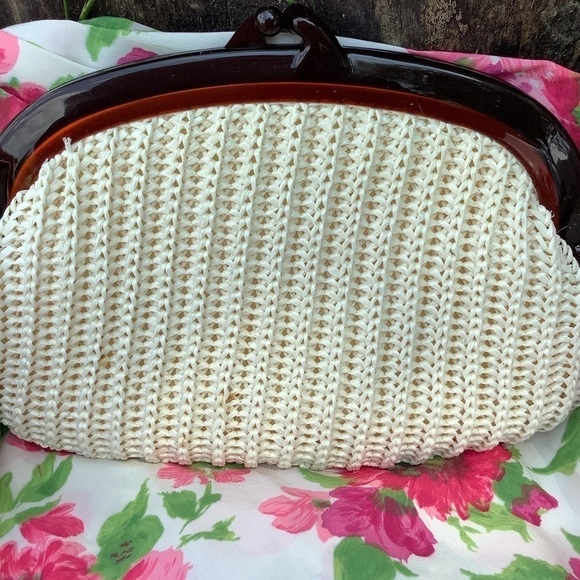 Vintage Handbags - Vintage Classic Kiss Lock Straw Clutch Bag Purse